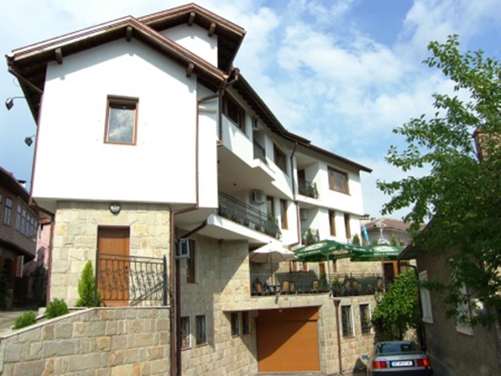 Family Hotel Silvestar Veliko Turnovo Bagian luar foto