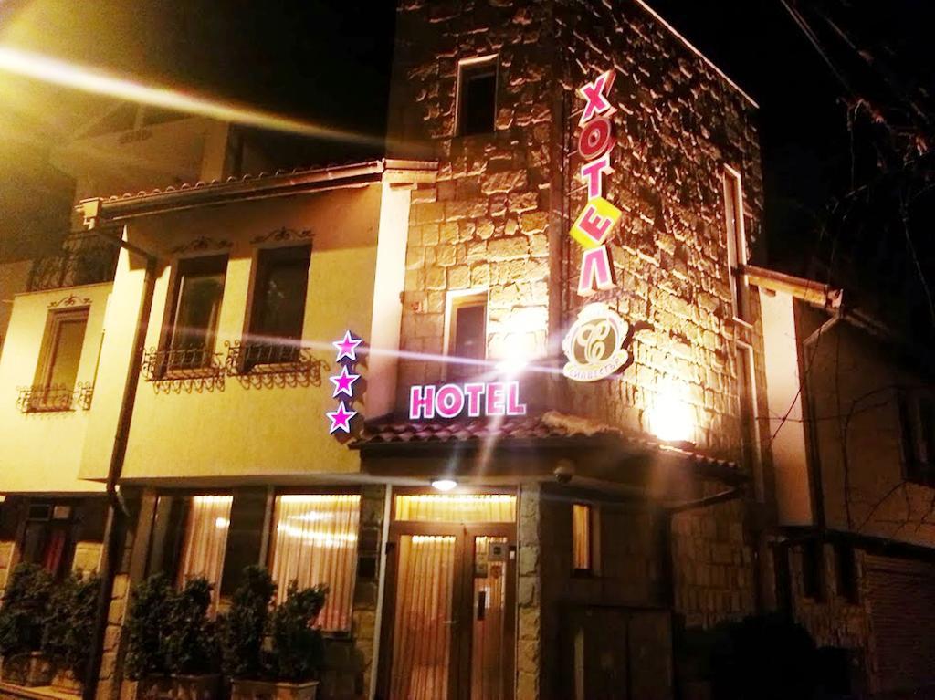 Family Hotel Silvestar Veliko Turnovo Bagian luar foto