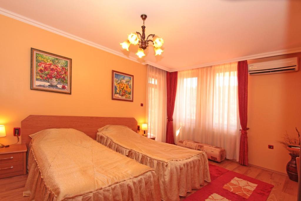 Family Hotel Silvestar Veliko Turnovo Bagian luar foto