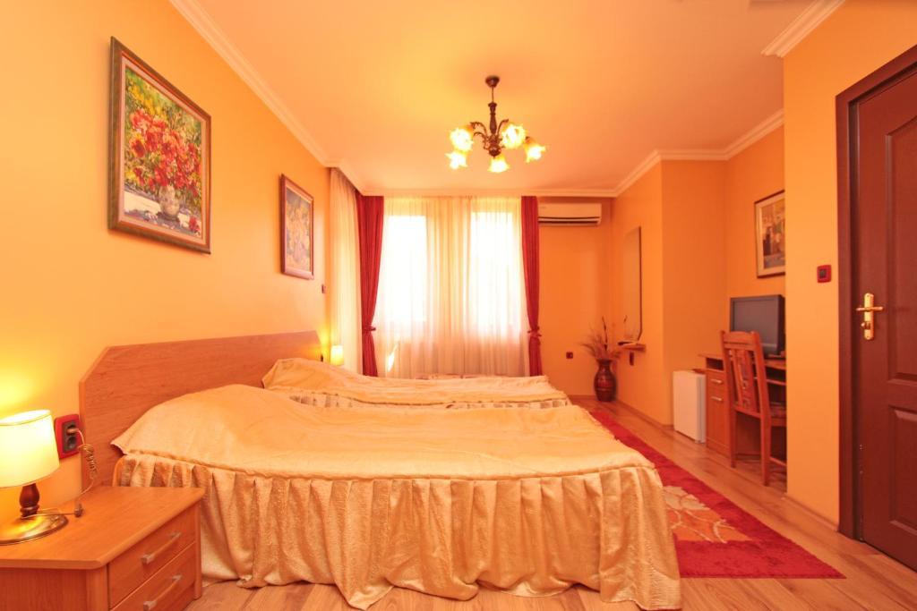 Family Hotel Silvestar Veliko Turnovo Bagian luar foto
