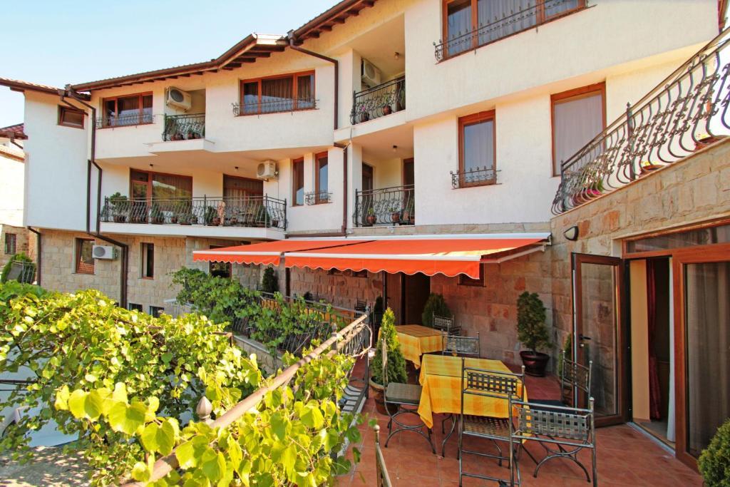 Family Hotel Silvestar Veliko Turnovo Bagian luar foto