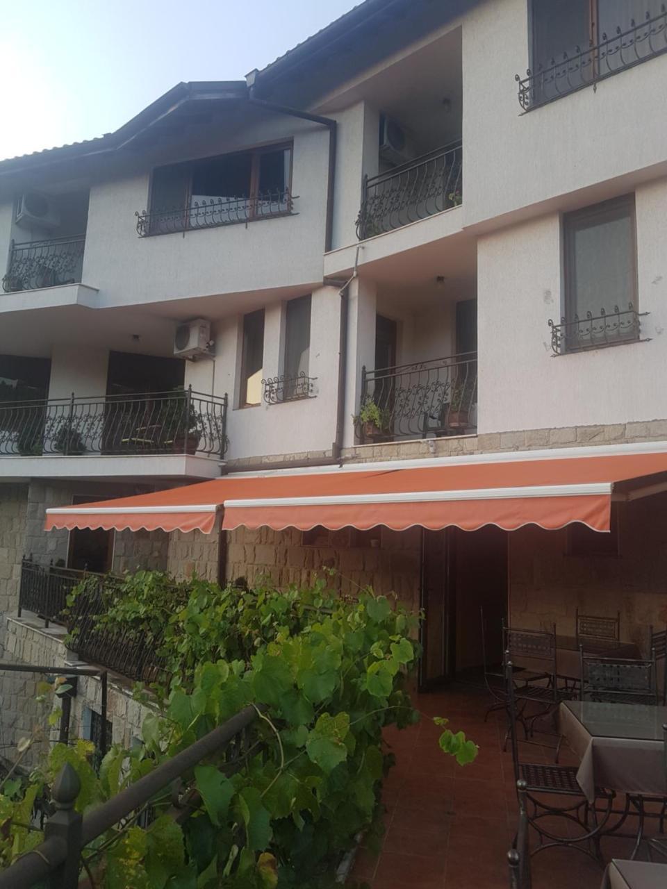 Family Hotel Silvestar Veliko Turnovo Bagian luar foto